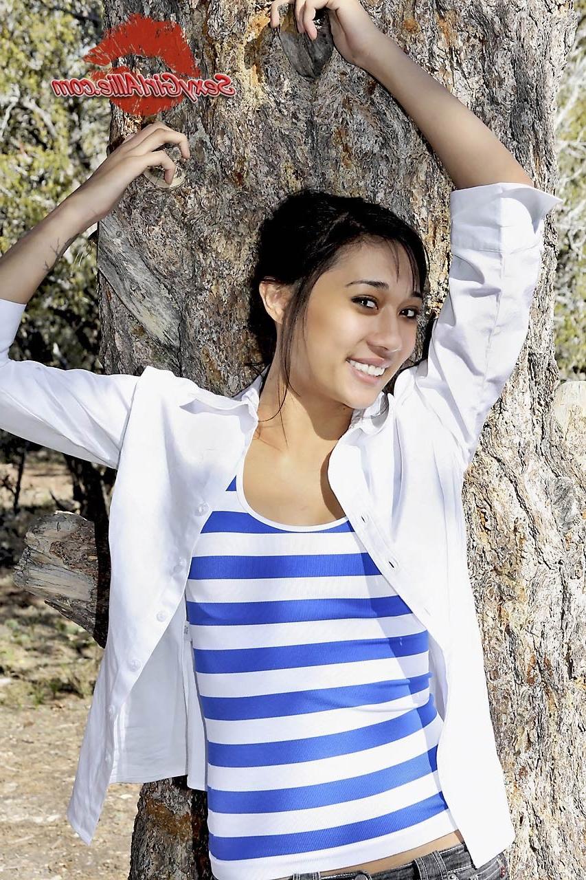16P Skinny asian teen girl flashing outside
