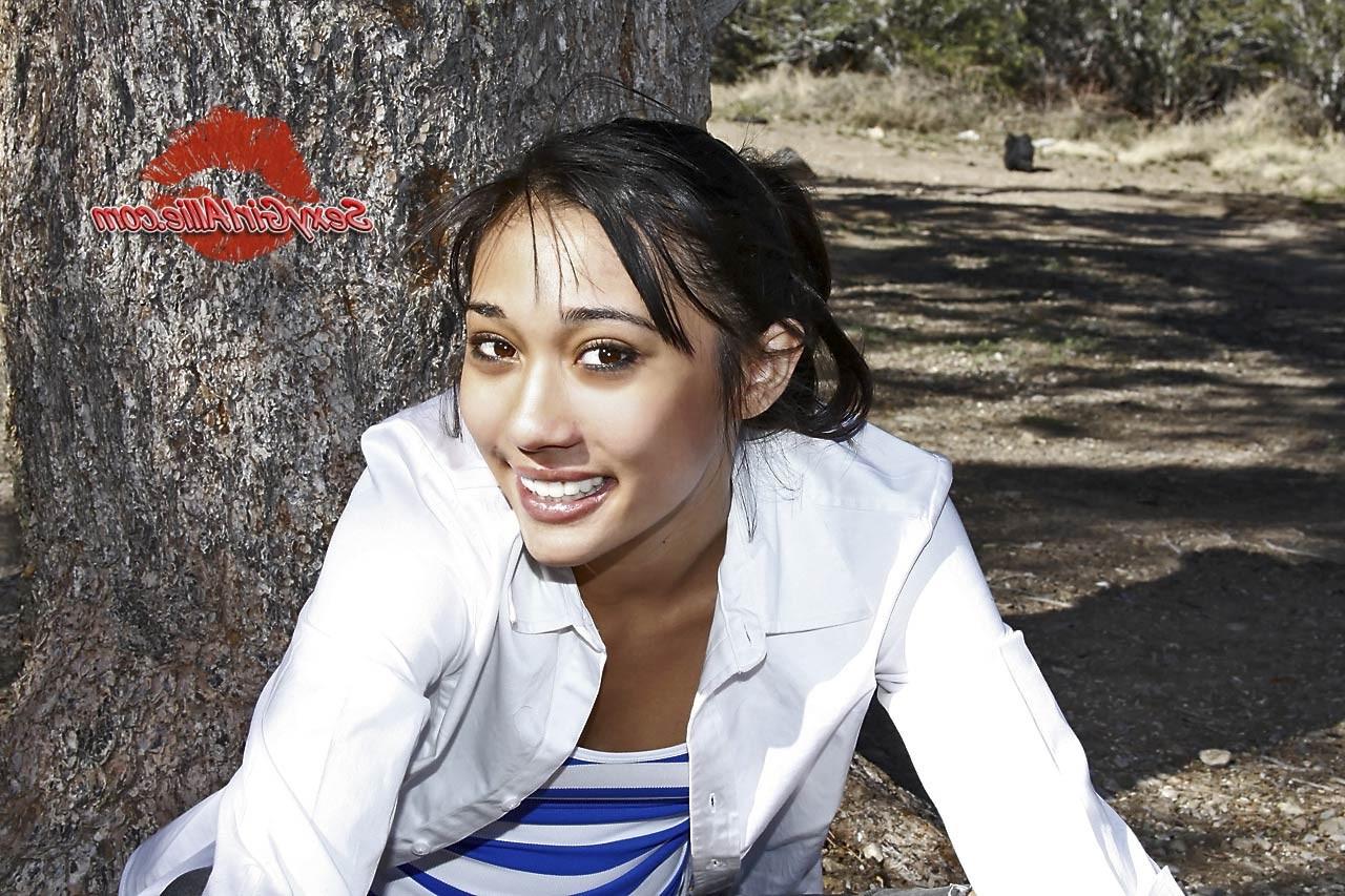 16P Skinny asian teen girl flashing outside