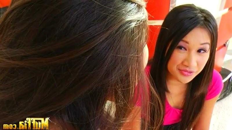 16P Jessica Bangkok and her girlfriend share cock