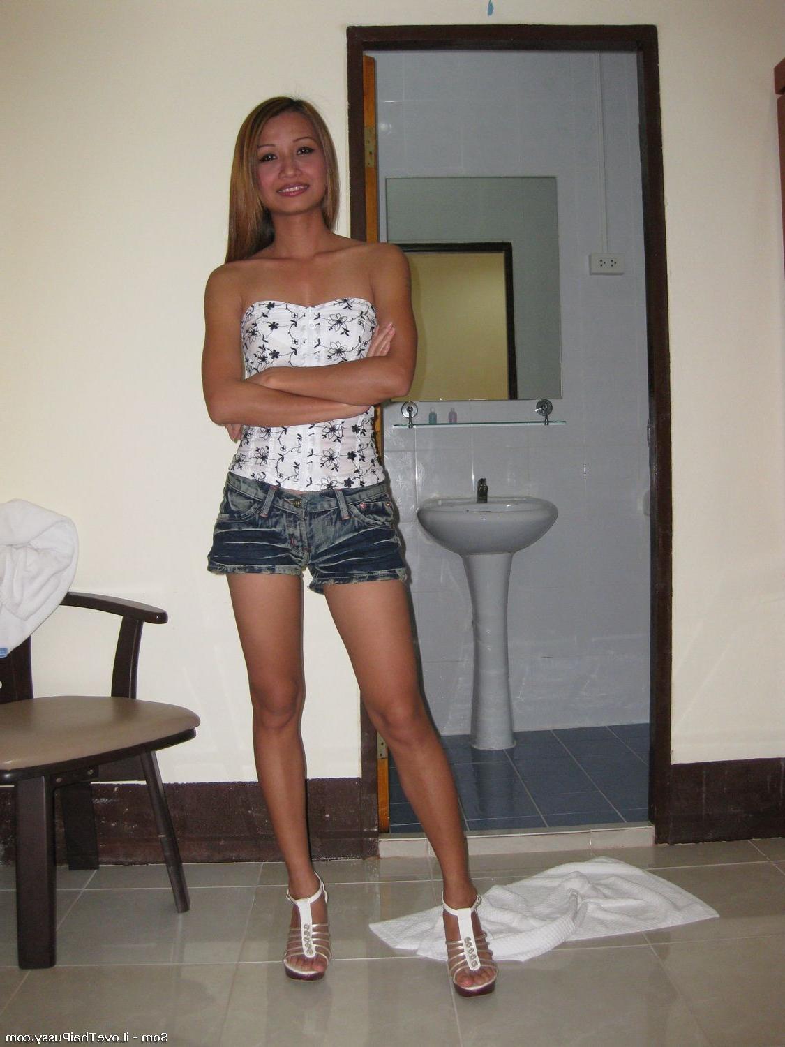 15P Pattaya Asian Go Go Bargirl Fucked Bareback By A Swedish Sex Tourist