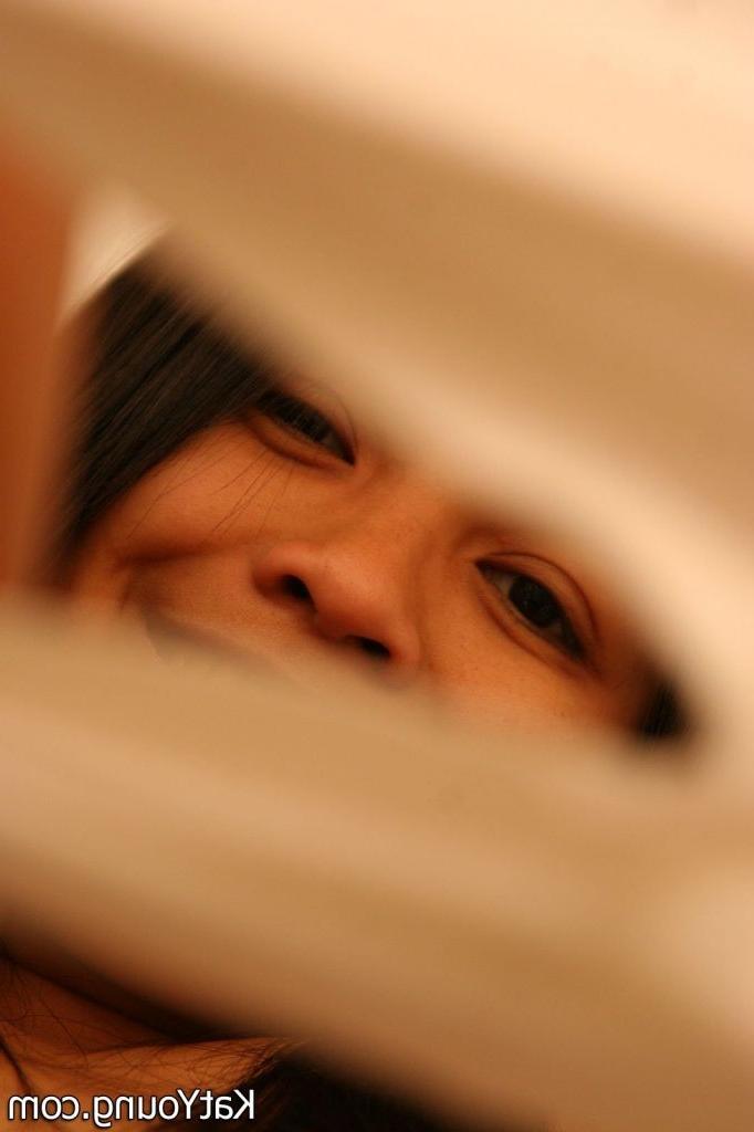 16P ::: Kat Young ::: Sweet asian girl Kate showing sexy body in the kitchen