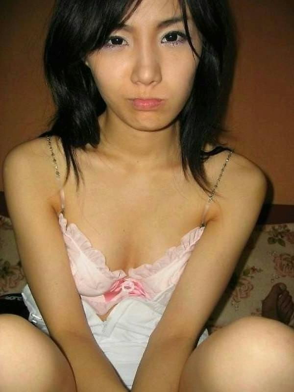 18P Cute japanese girlfriend sucking a cock