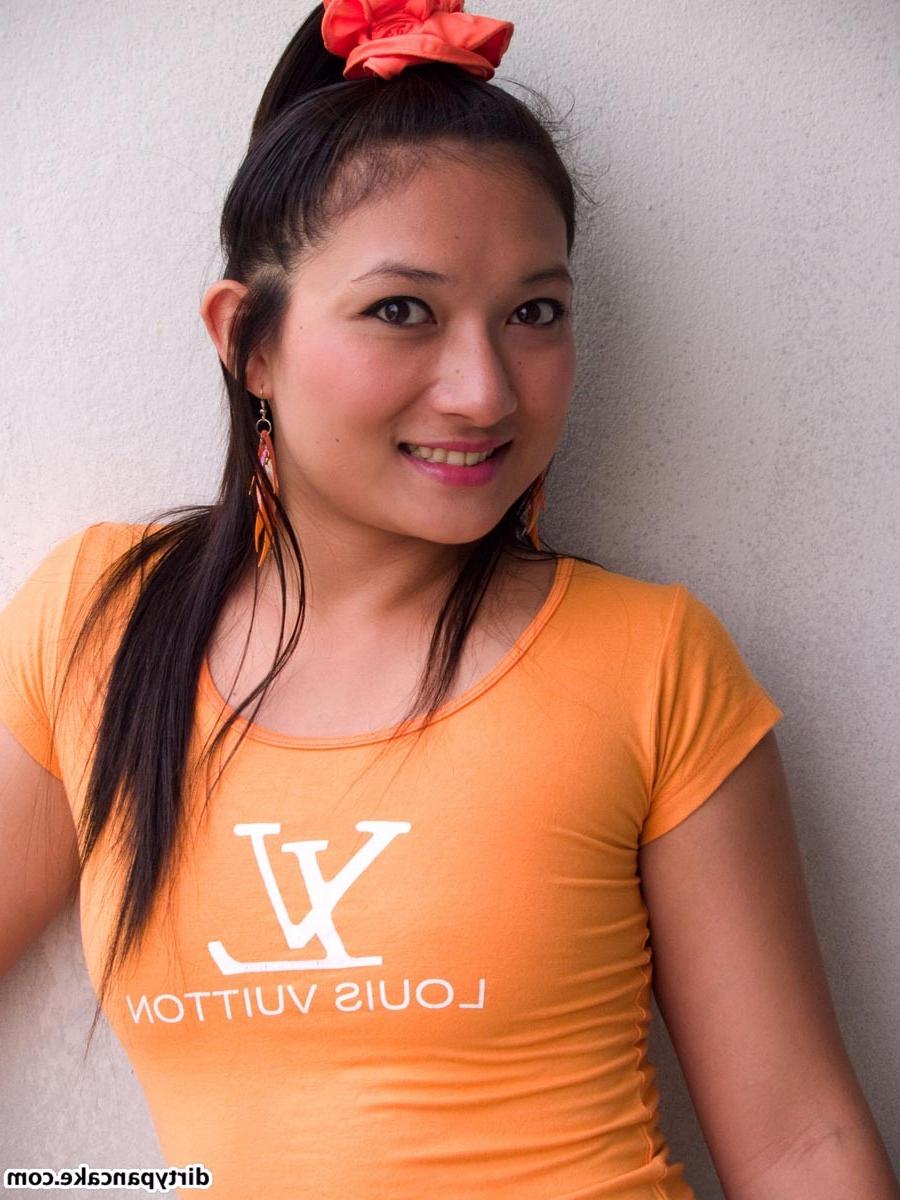 16P Asian teen girl shows panties