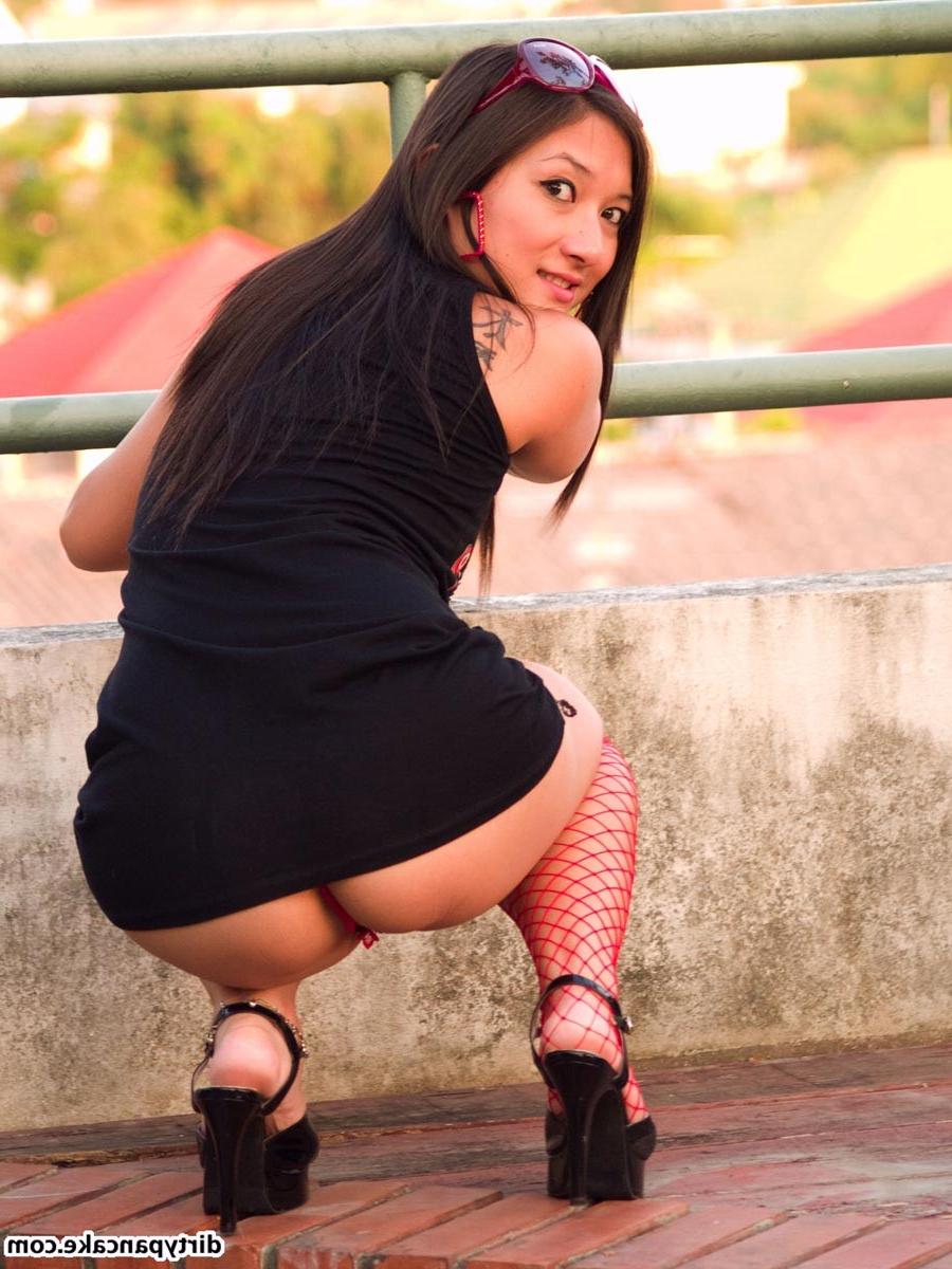16P Asian teen girl nude outdoors