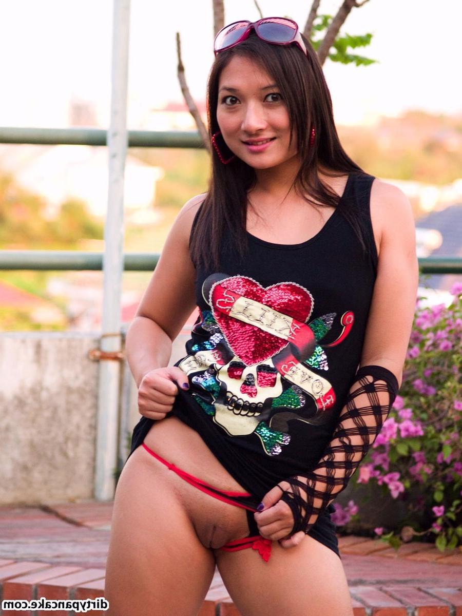 16P Asian teen girl nude outdoors