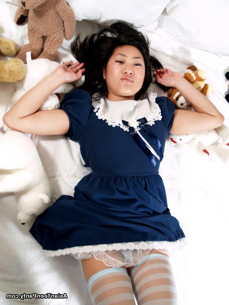 16P Asian teen panties