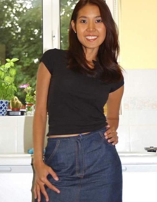 15P Asian hottie stripping in the kitchen