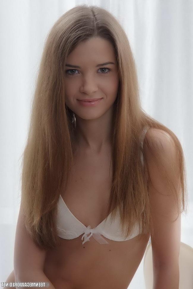 15P Gorgeous european angel shows hot body and titties