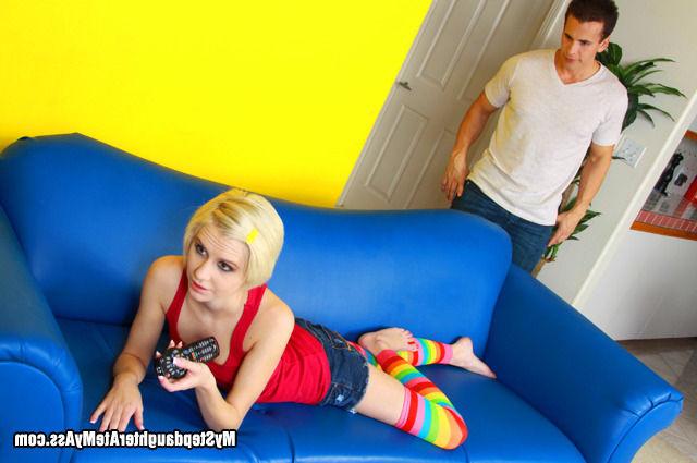 16P Blond Tiny-Tittied Spinner Kelly Klass Eats Ass