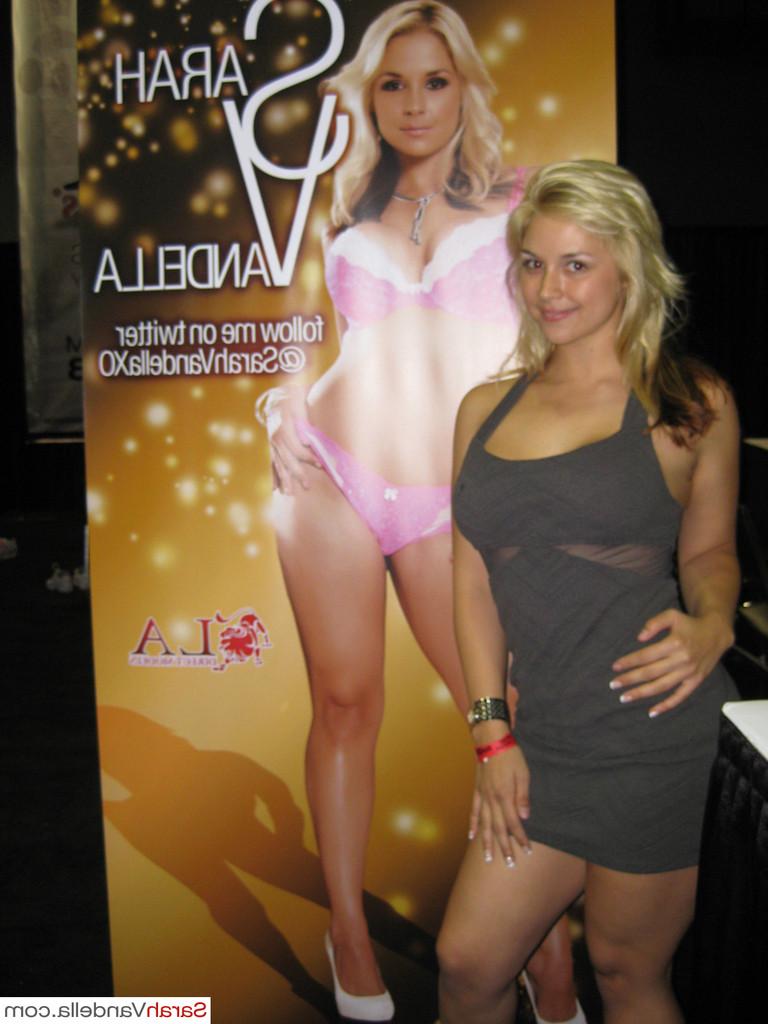 15P Sarah Vandella working and playing in public
