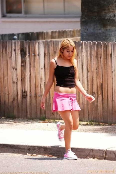 16P Jezebele gets naughty in public