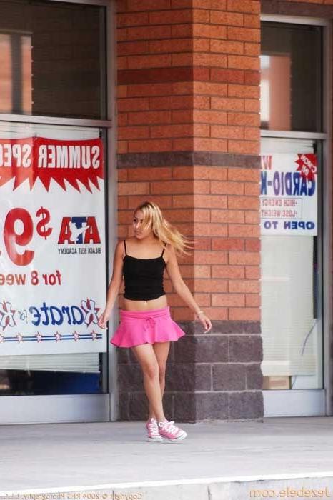 16P Jezebele gets naughty in public