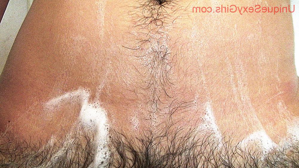 16P Sexy mature woman showing pussy