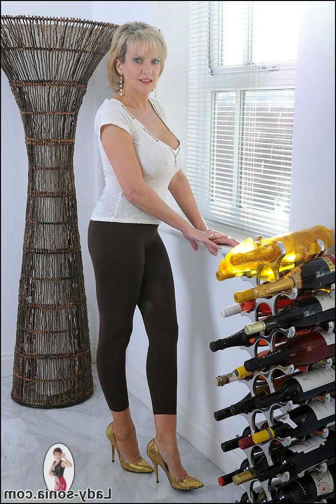 15P Fine ass busty british mature in tight leggings