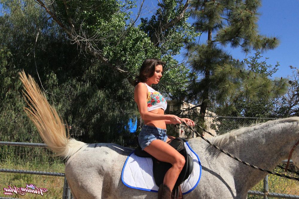 15P Veronica Avluv and Devon Lee get horny after a horse riding