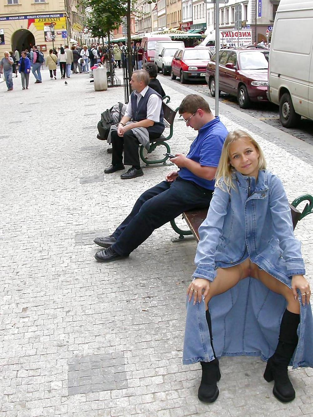 25P JARKA - FLASHING IN PUBLIC