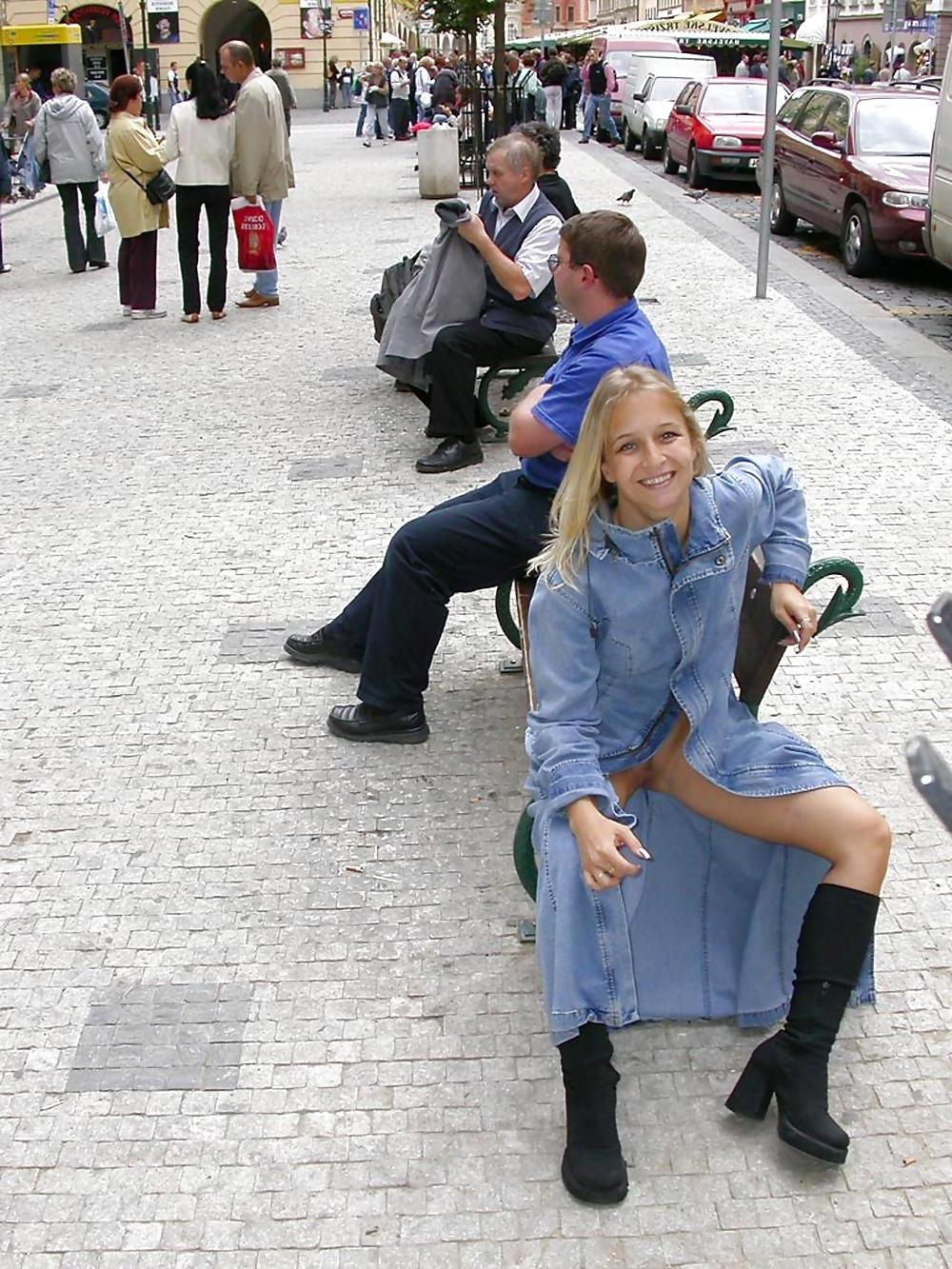 25P JARKA - FLASHING IN PUBLIC