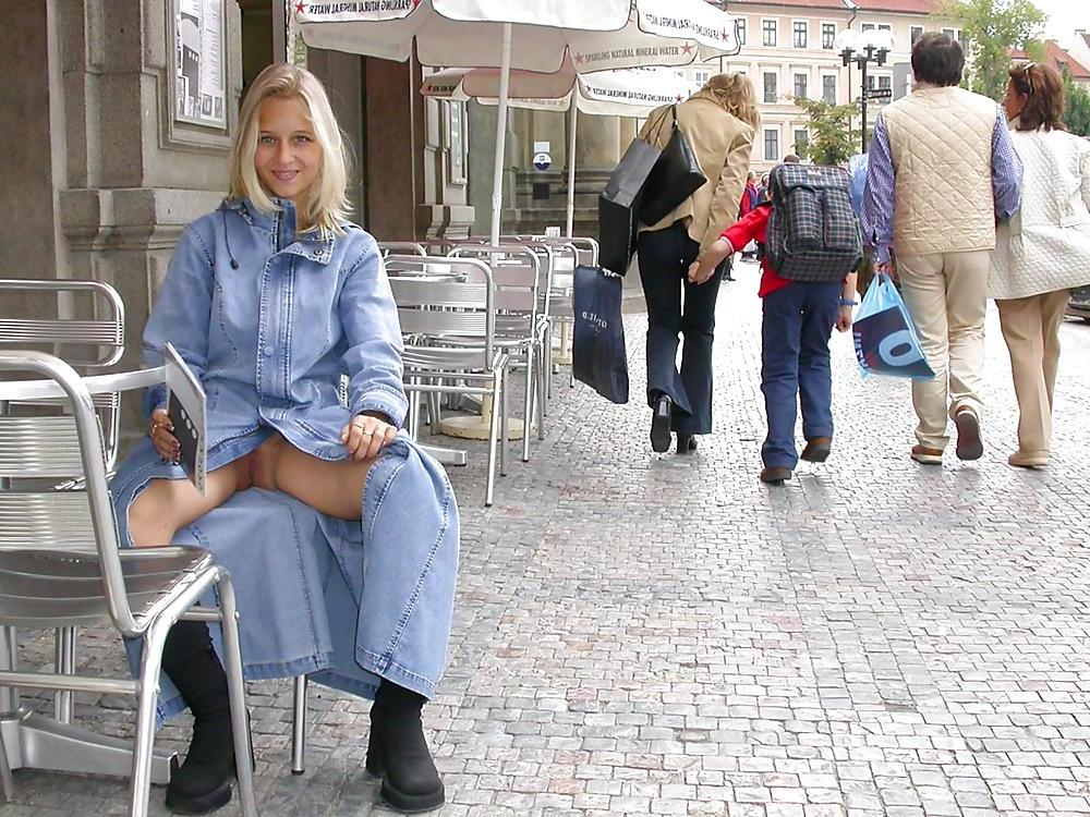 25P JARKA - FLASHING IN PUBLIC