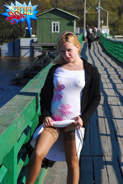 16P Amateur teen girl flashing her fresh body and sweet pussy in public