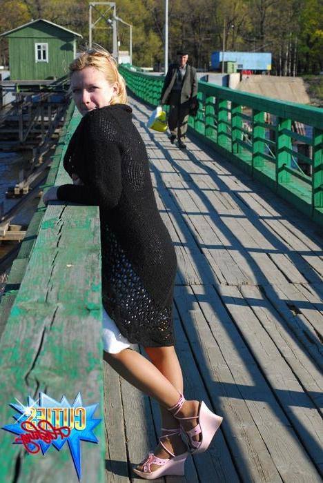 16P Amateur teen girl flashing her fresh body and sweet pussy in public