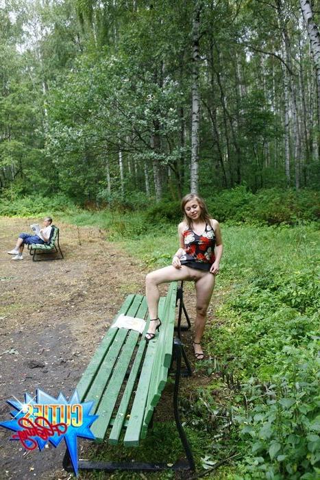 16P Amateur teen girl flashing her fresh body and sweet pussy in public