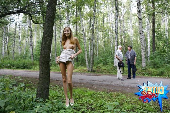 16P Amateur teen girl flashing her fresh body and sweet pussy in public