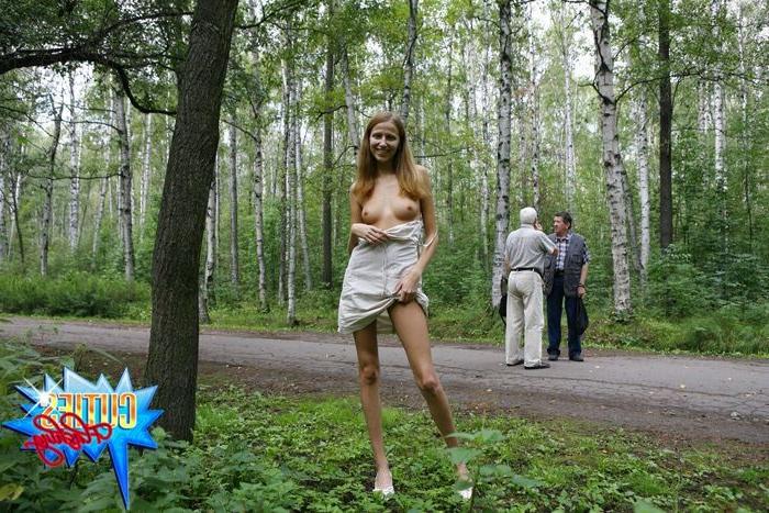 16P Amateur teen girl flashing her fresh body and sweet pussy in public