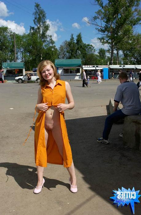 16P Amateur teen girl flashing her fresh body and sweet pussy in public
