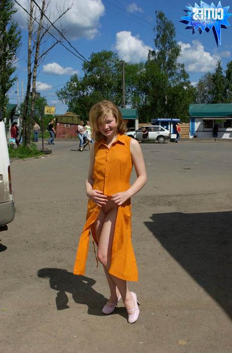16P Amateur teen girl flashing her fresh body and sweet pussy in public