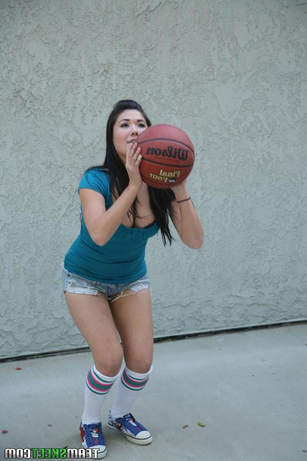 10P London Keyes naughty blowjob