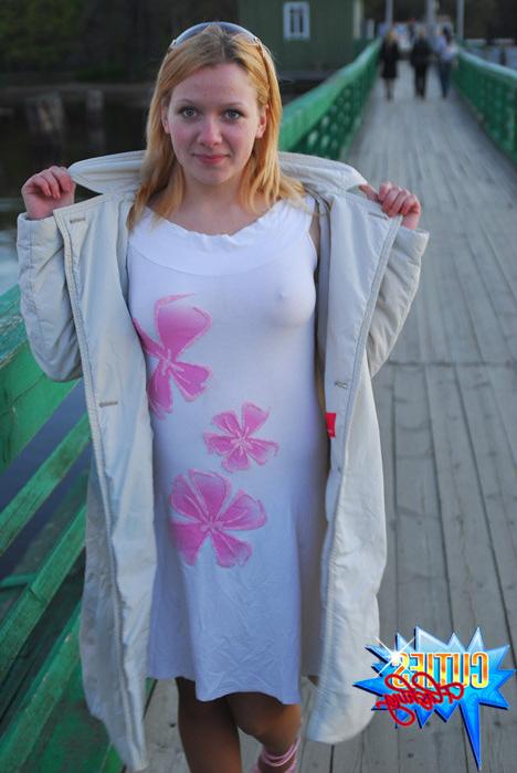 16P Amateur teen girl flashing her fresh body and sweet pussy in public