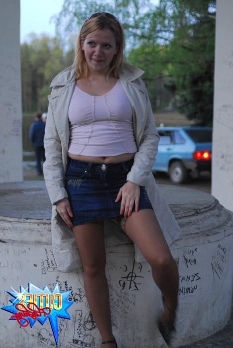 16P Amateur teen girl flashing her fresh body and sweet pussy in public