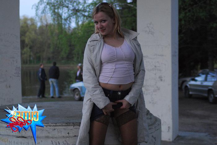 16P Amateur teen girl flashing her fresh body and sweet pussy in public