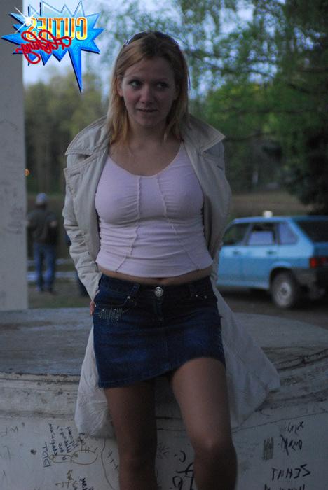 16P Amateur teen girl flashing her fresh body and sweet pussy in public