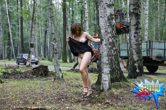 16P Amateur teen girl flashing her fresh body and sweet pussy in public