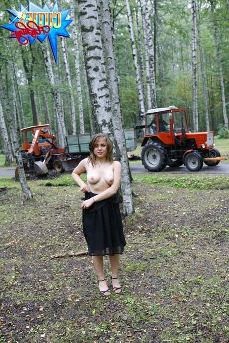 16P Amateur teen girl flashing her fresh body and sweet pussy in public