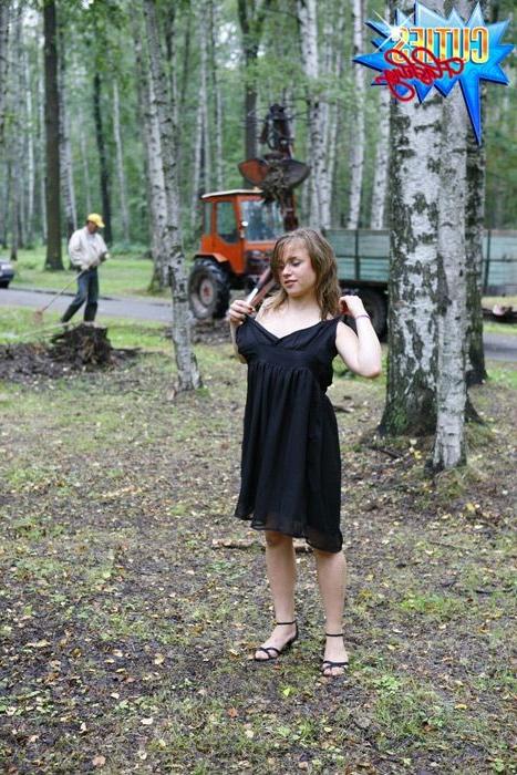 16P Amateur teen girl flashing her fresh body and sweet pussy in public