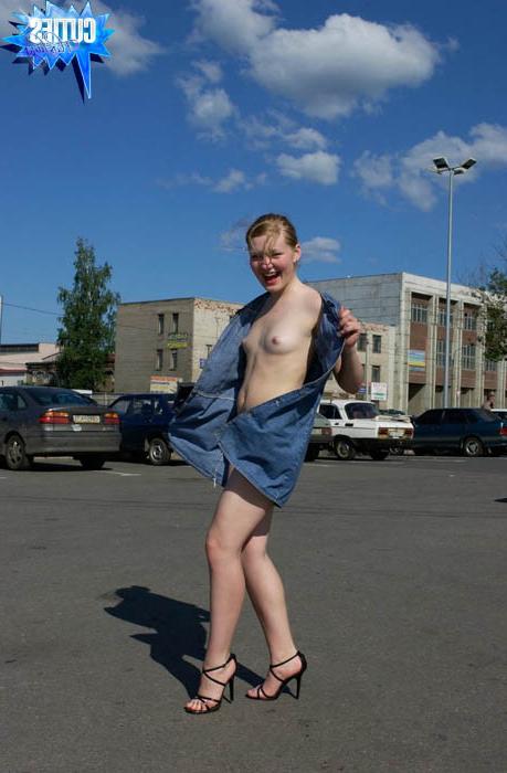 16P Amateur teen girl flashing her fresh body and sweet pussy in public