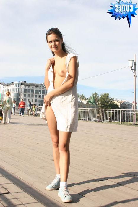 16P Amateur teen girl flashing her fresh body and sweet pussy in public