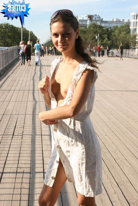 16P Amateur teen girl flashing her fresh body and sweet pussy in public