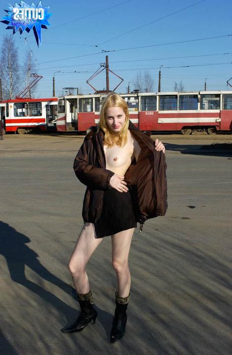 16P Amateur teen girl flashing her fresh body and sweet pussy in public