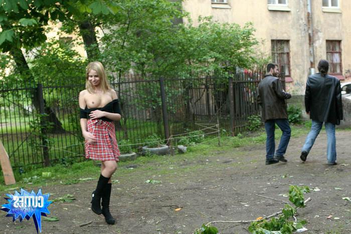 16P Amateur teen girl flashing her fresh body and sweet pussy in public