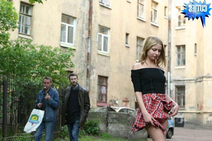 16P Amateur teen girl flashing her fresh body and sweet pussy in public