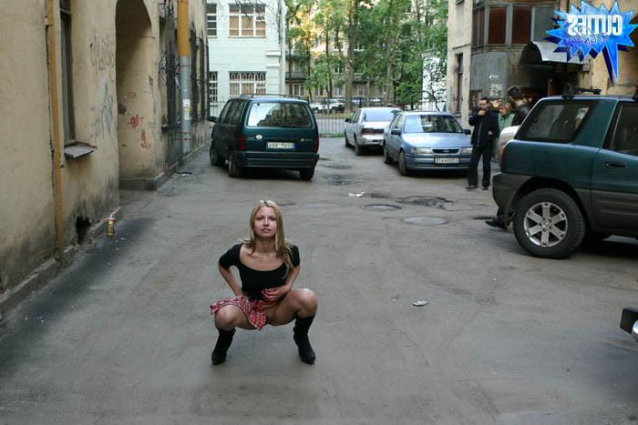 16P Amateur teen girl flashing her fresh body and sweet pussy in public