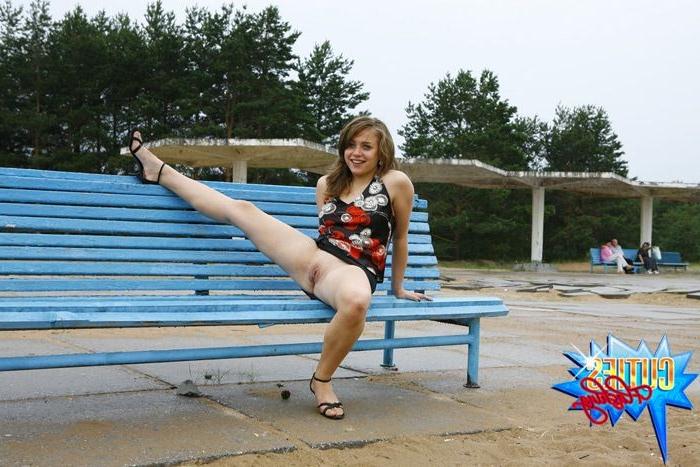 16P Amateur teen girl flashing her fresh body and sweet pussy in public