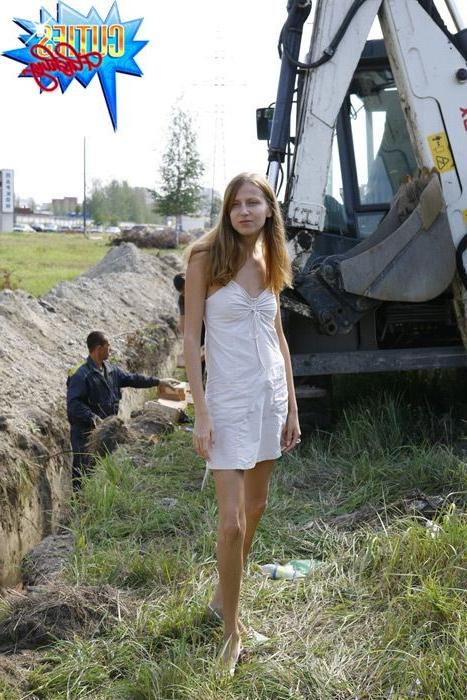16P Amateur teen girl flashing her fresh body and sweet pussy in public