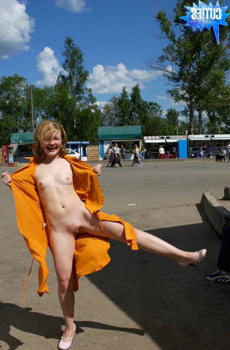 16P Amateur teen girl flashing her fresh body and sweet pussy in public