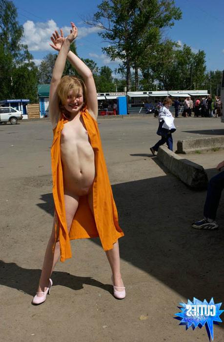 16P Amateur teen girl flashing her fresh body and sweet pussy in public