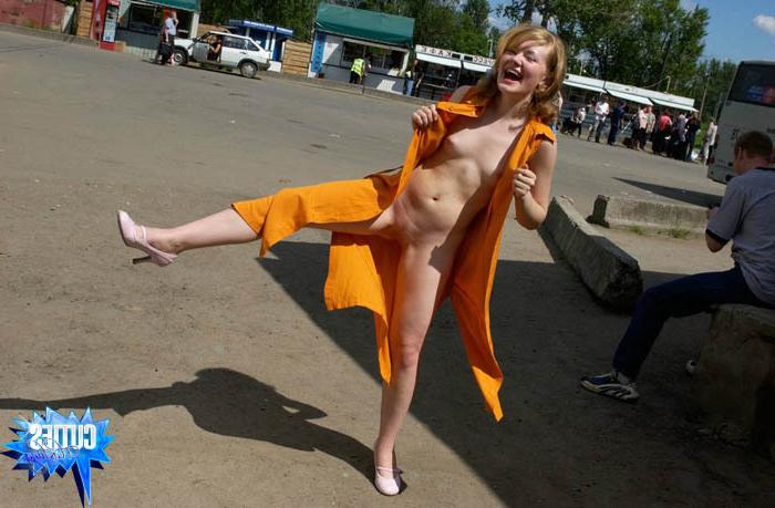 16P Amateur teen girl flashing her fresh body and sweet pussy in public