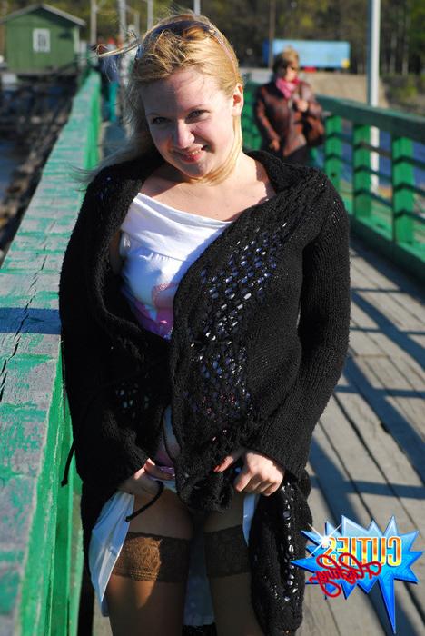 16P Amateur teen girl flashing her fresh body and sweet pussy in public